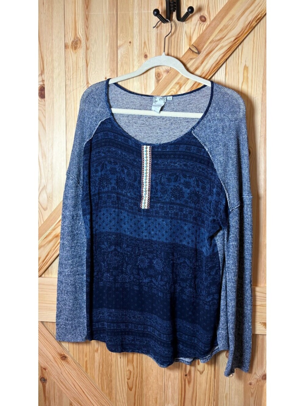 Blu Pepper Women's Long Sleeve Casual Knit Top with Patterned Front Size Large